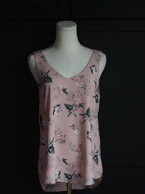 RW&CO. | Sleeveless Double V-Neck Printed Blouse